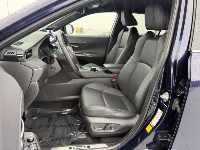 Certified 2024 Toyota Venza XLE AWD/4WD image 14