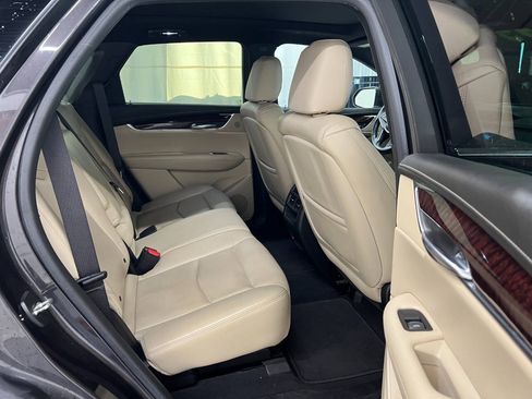 Used 2017 Cadillac XT5 Luxury w/ Driver Awareness Package AWD/4WD image 10