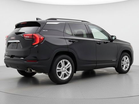 Used 2024 GMC Terrain SLE image 9