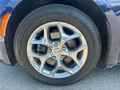 Used 2019 Chrysler Pacifica Limited FWD image 16