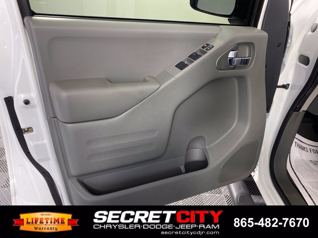 Used 2021 Nissan Frontier SV w/ Midnight Edition Floor Mats RWD image 12