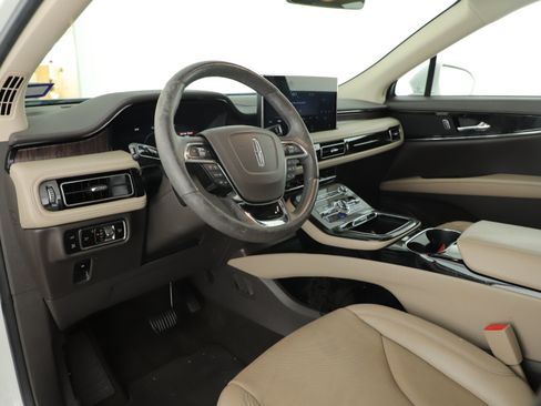 Used 2023 Lincoln Nautilus Reserve FWD image 11