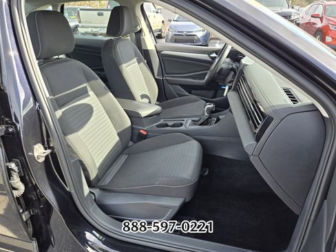 Certified 2025 Volkswagen Jetta S image 18