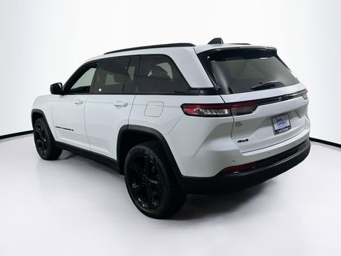 Used 2022 Jeep Grand Cherokee Altitude image 7