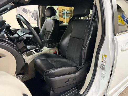 Used 2019 Dodge Grand Caravan SXT FWD image 43