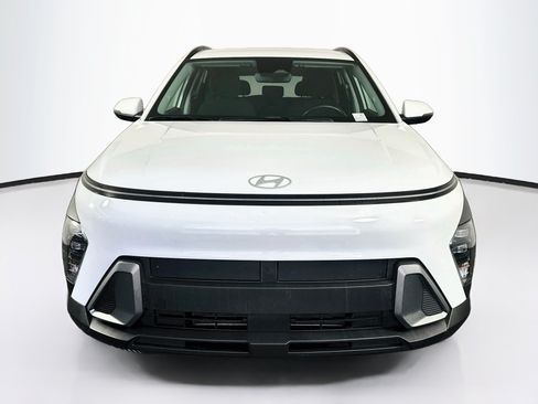 Used 2025 Hyundai Kona SEL FWD image 2