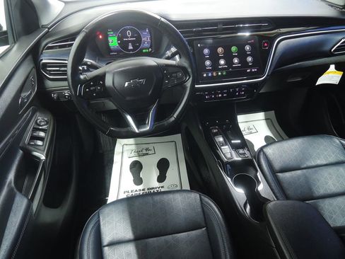 Used 2023 Chevrolet Bolt EUV Premier image 11