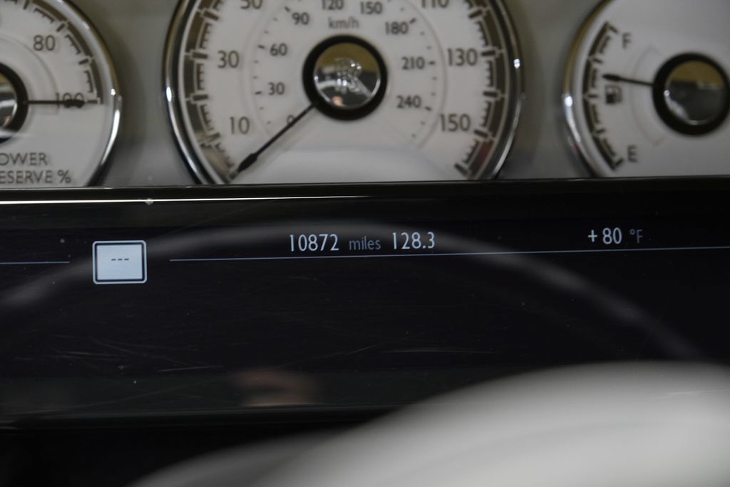 Used 2021 Rolls-Royce Dawn RWD image 20