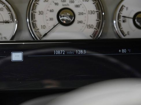 Used 2021 Rolls-Royce Dawn RWD image 20