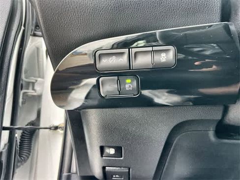 Used 2022 Toyota Prius L Eco image 29