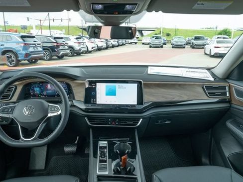 New 2026 Volkswagen Atlas SE FWD image 31