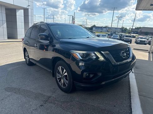 Used 2017 Nissan Pathfinder SL w/ SL Tech Package FWD image 2
