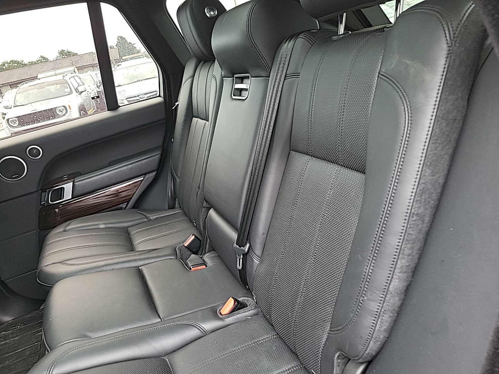 Used 2015 Land Rover Range Rover Supercharged AWD/4WD image 10