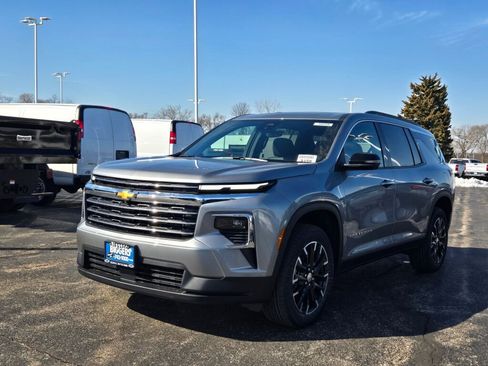 New 2026 Chevrolet Traverse LT w/ Sun and Wheel Package AWD/4WD image 3