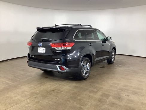 Used 2017 Toyota Highlander Limited Platinum AWD/4WD image 4