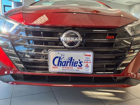 New 2025 Nissan Versa SR w/ Trunk Package image 3