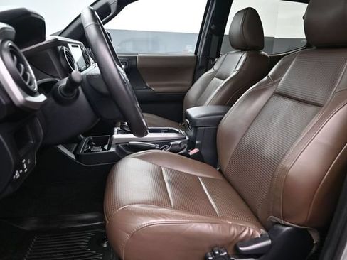 Used 2019 Toyota Tacoma Limited AWD/4WD image 10