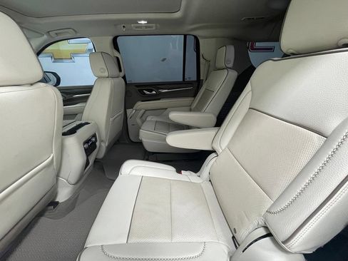 Used 2022 GMC Yukon XL Denali AWD/4WD image 14