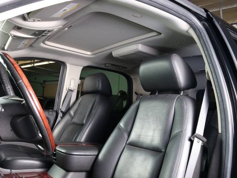 Used 2007 Cadillac Escalade AWD w/ Information Package image 37
