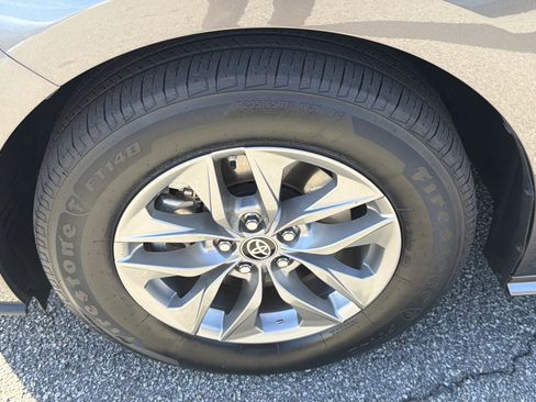 Certified 2024 Toyota Sienna LE image 21