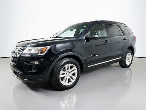 Used 2018 Ford Explorer XLT w/ Equipment Group 202A AWD/4WD image 3