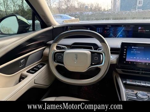 Used 2024 Lincoln Nautilus Reserve image 14