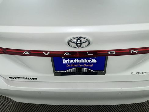 Used 2022 Toyota Avalon Limited w/ Advanced Safety Package image 11