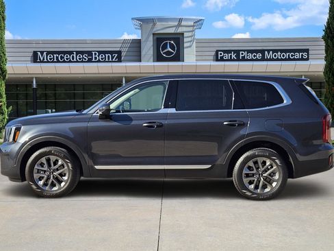 Used 2024 Kia Telluride LX image 3