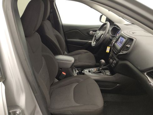 Used 2020 Jeep Cherokee Latitude FWD image 21