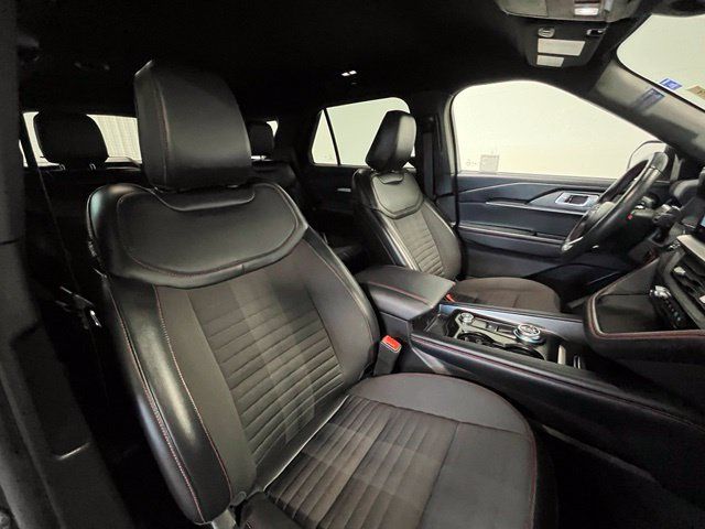 Used 2025 Ford Explorer ST-Line AWD/4WD image 9