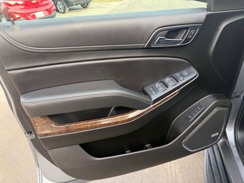 Used 2020 Chevrolet Suburban LT image 16
