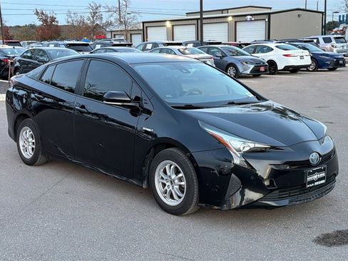 Used 2018 Toyota Prius Two image 9