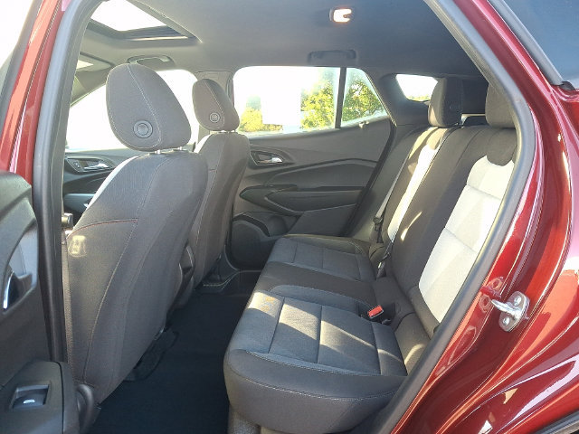 Used 2025 Chevrolet Trax RS w/ Sunroof Package FWD image 10