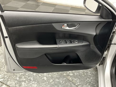Used 2019 Kia Forte LXS FWD image 6