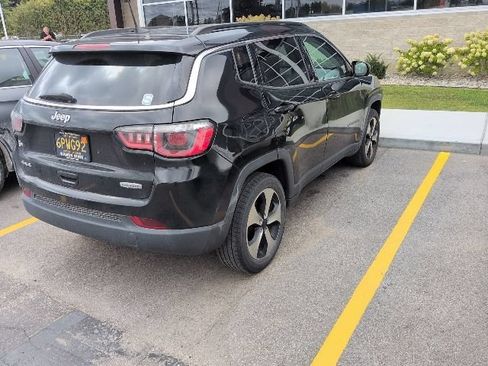 Used 2017 Jeep Compass Latitude w/ Popular Equipment Group AWD/4WD image 4