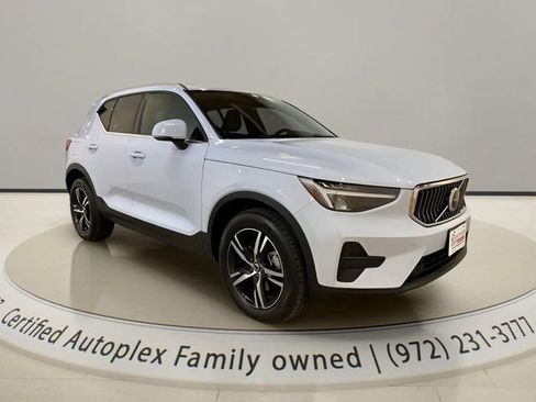 Used 2025 Volvo XC40 B5 Core AWD/4WD image 7
