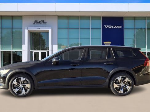 Certified 2023 Volvo V60 B5 Cross Country Plus w/ Climate Package image 3