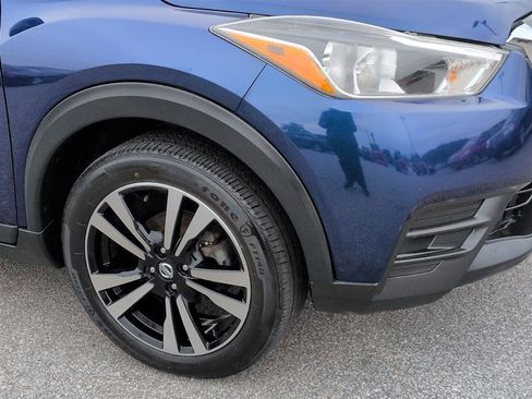 Used 2019 Nissan Kicks SV FWD image 9