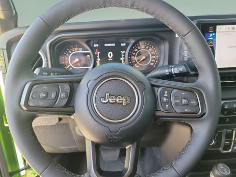 Certified 2025 Jeep Gladiator Sport AWD/4WD image 16