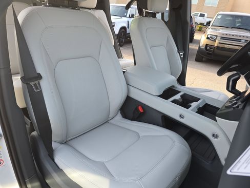 New 2026 Land Rover Defender 130 X-Dynamic SE image 10