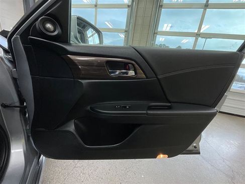 Used 2017 Honda Accord Touring image 23