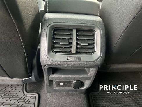 Used 2024 Volkswagen Tiguan SE R-Line image 30