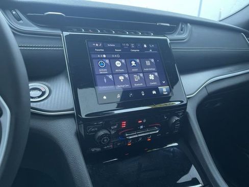 Used 2024 Jeep Grand Cherokee Altitude image 13