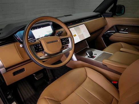 Used 2025 Land Rover Range Rover SE AWD/4WD image 16
