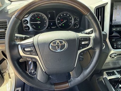Used 2021 Toyota Land Cruiser image 11