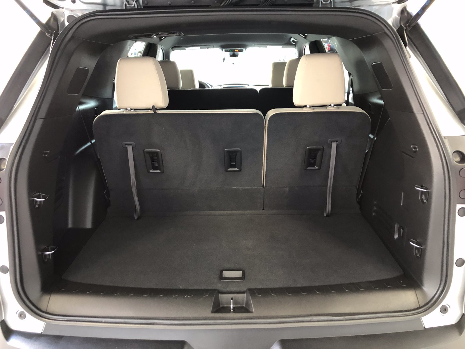 Used 2024 Chevrolet Traverse LS w/ Safety Package FWD image 8