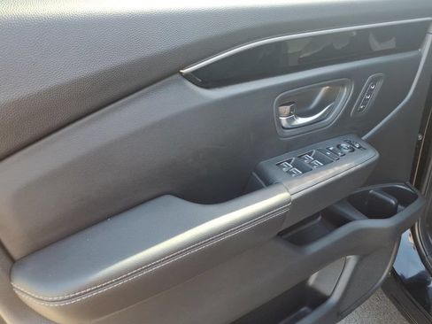 Used 2025 Honda Pilot Touring image 5