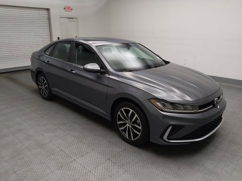 Used 2025 Volkswagen Jetta SE FWD image 11