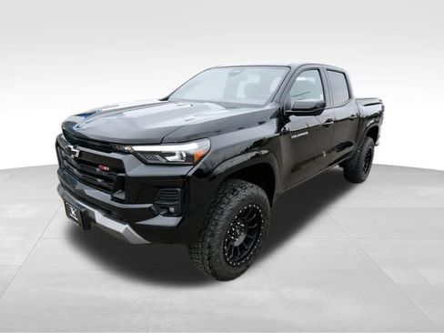 Used 2024 Chevrolet Colorado Z71 w/ Z71 Convenience Package 2 AWD/4WD image 2