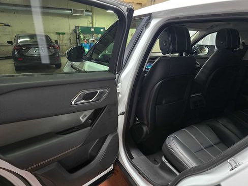 Used 2018 Land Rover Range Rover Velar S image 15